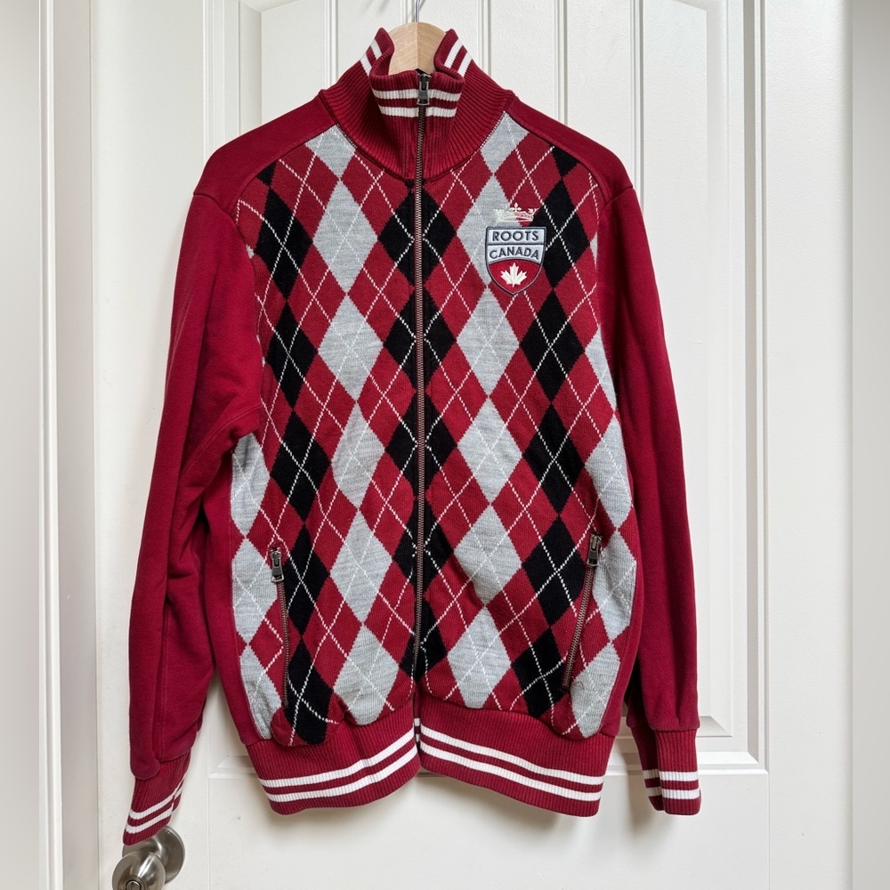 Vintage Roots Red, Grey, Black & White Argyle Collegiate Zip Up Sweater. Small